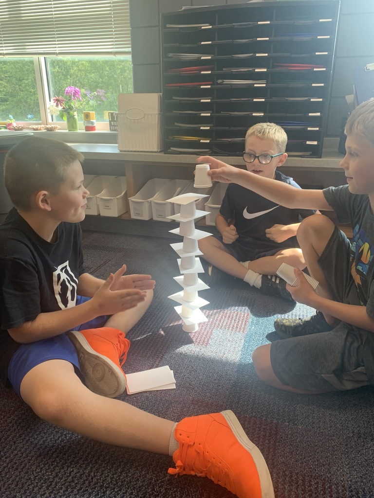 3 boys building a tower