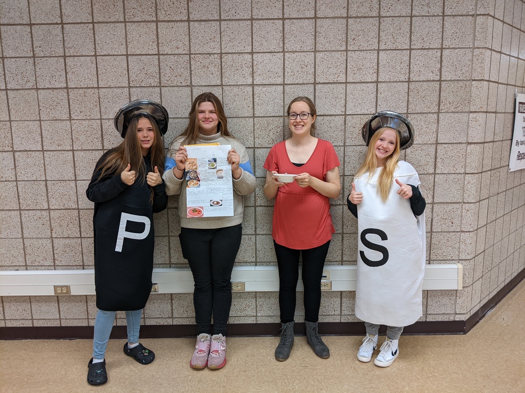students dressed as salt and pepper