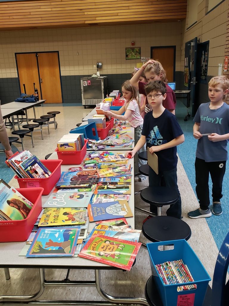 more students picking out books
